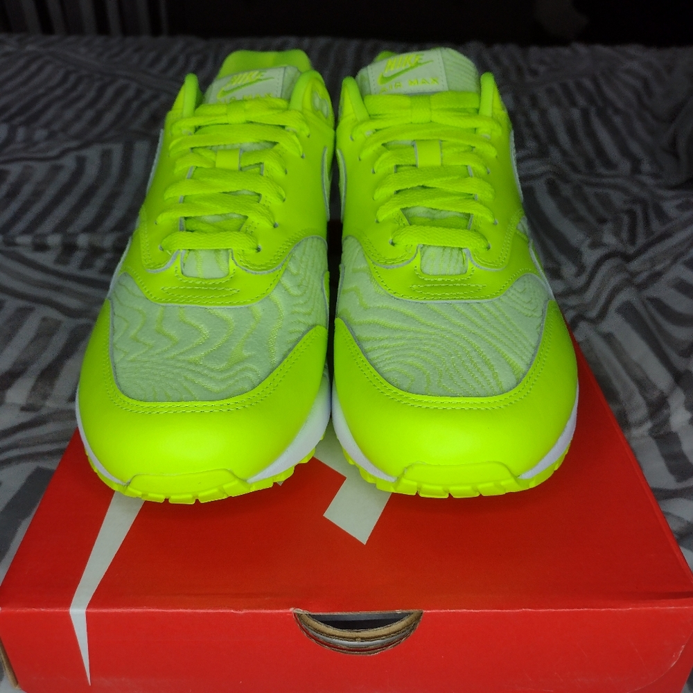 Air max 1 "VOLT" for men size 10, brand new with box - Picture 4 of 5